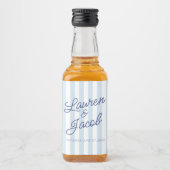 Modern Minimalist Blue Stripes Wedding Mini Likeurfles Etiket (Voorkant)