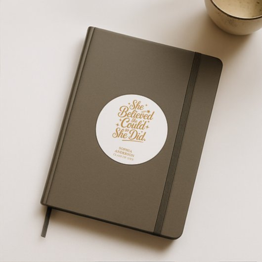 Modern minimalistisch Afstuderen Gold Script Quote Ronde Sticker