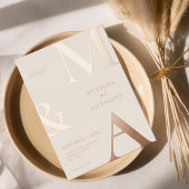 Modern minimalistisch beige Roos Gold Monogram bru Folie Uitnodiging