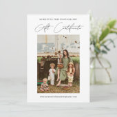 Modern minimalistisch cadeaucertificaat voor fotog (Staand voorkant)