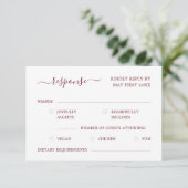 Modern minimalistisch elegant script Bourgogne roo RSVP Kaartje (Staand voorkant)