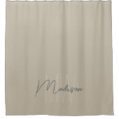 Modern Minimalistisch Monogram Beige Script Naam Douchegordijn (Voorkant)