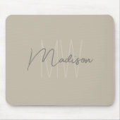 Modern Minimalistisch Monogram Beige Script Naam Muismat (Voorkant)