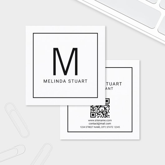 Modern minimalistisch monogram met Qr-code Vierkante Visitekaartje
