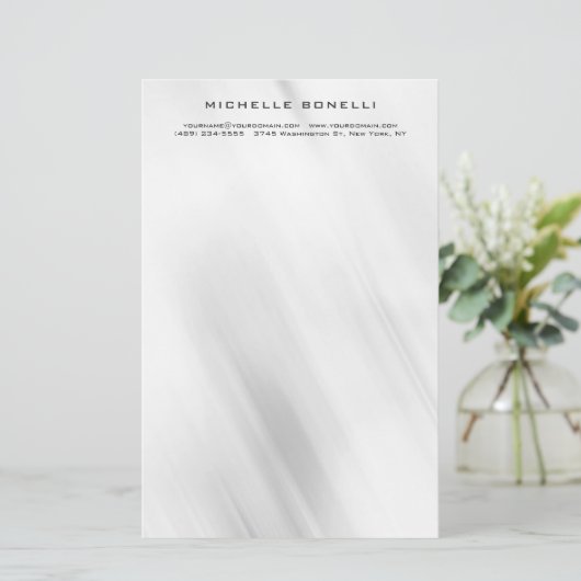 Modern minimalistisch professioneel grijs design briefpapier (Staand voorkant)