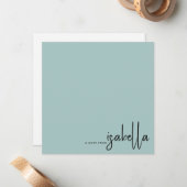 Modern minimalistisch script naam notitie van blau notitiekaartje (Voorkant / Achterkant in situ)