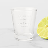 Modern minimalistisch Script White Custom Wedding Shot Glas (Achterkant)