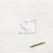 Modern minimalistisch warm roze monogram post-it® notes (Op bureau)