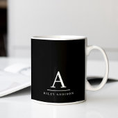 Modern minimalistisch zwart-wit monogram koffiemok