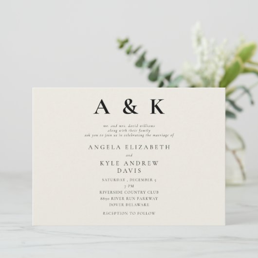 Modern Monogram Beige Moderne Horizontale Bruiloft Kaart (Staand voorkant)