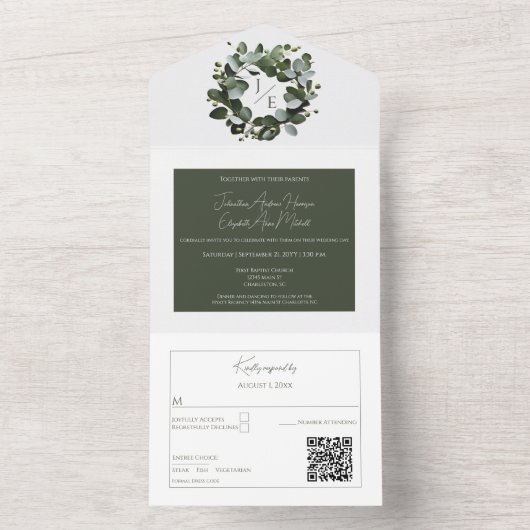 Modern Monogram Eucalyptus Krans Trouwen | Wit All In One Uitnodiging (Binnen)