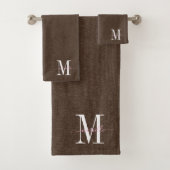 Modern Monogram Faux Linen Dark Brown Bad Handdoek (Insitu)
