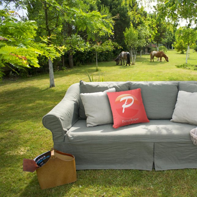 Modern Monogram Initiaal Letter oranje Sierkussen (Creator heeft geüpload)