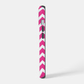 Modern Monogram Roze Chevron Strepen iPhone 15 Hoesje (Linkerkant)