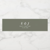 Modern Monogram Sage groen Bruiloft Waterfles Etiket (Enkel label)