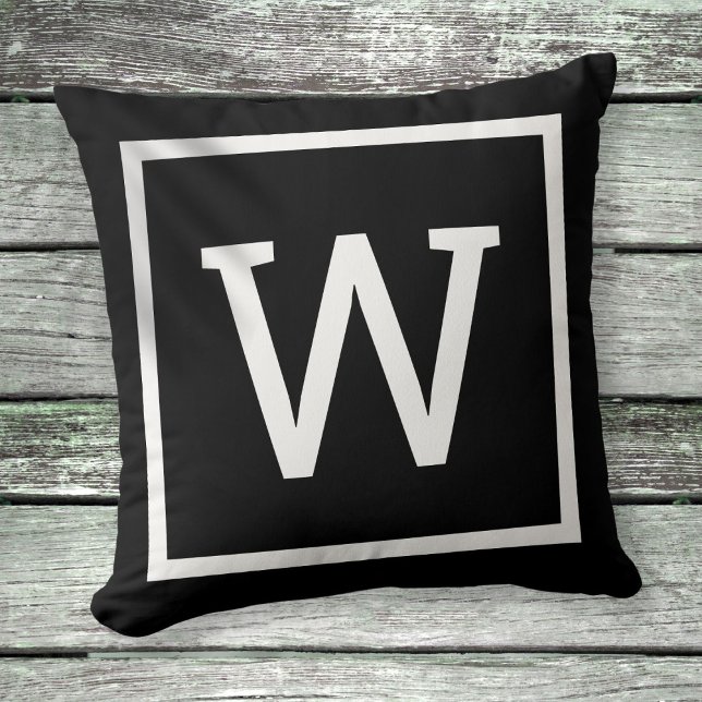 Modern Monogram Zwart en Wit Kussen (Modern Monogram Black and White Throw Pillow)