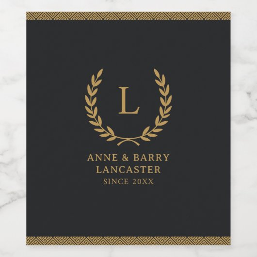 Modern Monogram Zwart & Goud Familienaam Trouwen Wijn Etiket (Enkel label)