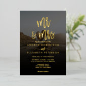 Modern Mr. Mrs. script simpele foto bruiloft goud Folie Uitnodiging (Staand Voorkant)
