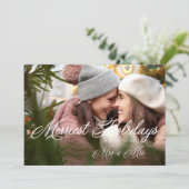 Modern Mrs. & Mrs Gelukkig Feestdagen Kerstmis Save The Date (Staand voorkant)
