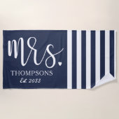 Modern Mrs Script Nautical Navy & White Stripes Strandlaken (Voorkant)