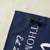 Modern Mrs Script Nautical Navy & White Stripes Strandlaken (In situ)