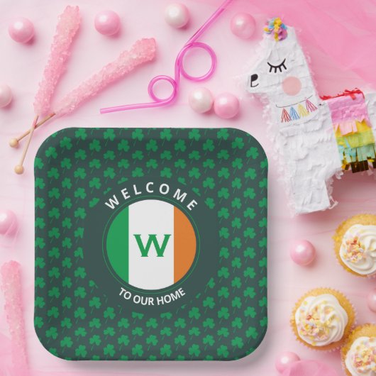 Modern Name Monogram Irish Flag Shamrock Papieren Bordje (Feest)