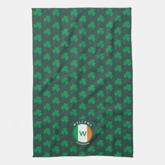 Modern Name Monogram Irish Flag Shamrock Theedoek (Verticaal)