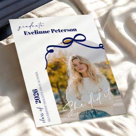 Modern Navy 2026 Graduation Invitation Kaart