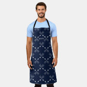 Modern Navy blauw en wit pijlpatroon Monogram Schort (Gedragen)