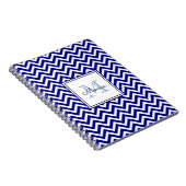 Modern Navy Blue Chevron Pattern met monogram Notitieboek (Rechterzijde)
