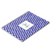 Modern Navy Blue Chevron Pattern met monogram Notitieboek (Linkerzijde)
