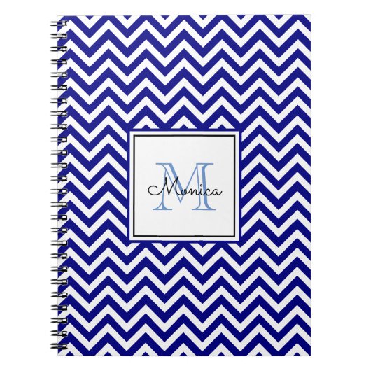 Modern Navy Blue Chevron Pattern met monogram Notitieboek (Voorkant)