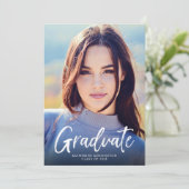 Modern Navy Blue Script Photo Afstuderen Aankondiging (Staand voorkant)