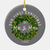 Modern Ons eerste kerstfeest, Mr. en Mrs. Custom Y Keramisch Ornament (Achterkant)
