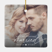 Modern Onze eerste kerst getrouwde fotoscript Keramisch Ornament (Achterkant)