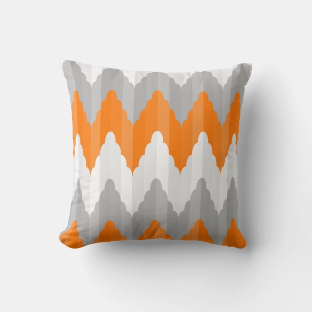 Modern Oranje en grijs Chevron striped pattern Kussen (Voorkant)