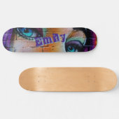 Modern Paars blauw graffiti-meisje Skateboard (Horizontaal)