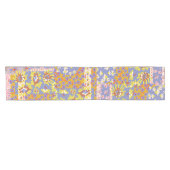 Modern Patchwork Daisy Flowers op Periwinkle Korte Tafelloper (Horizontaal)