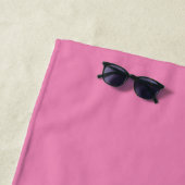 Modern penseelscript | Mevrouw | Roze bewerkbare k Strandlaken (In situ)