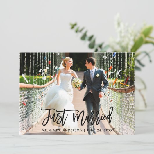 Modern penseelscript net getrouwd foto bruiloft aankondiging (Staand voorkant)