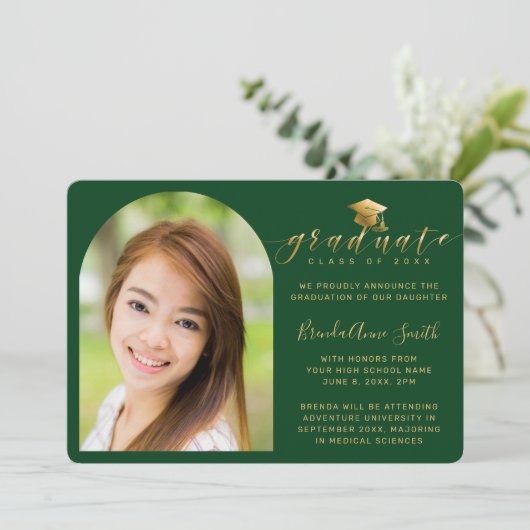 Modern Photo Gold Pet Script op groen Afstuderen Aankondiging (Staand voorkant)