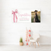 Modern Pink Bow Coquette Afstuderen Gefeliciteerd Spandoek (Insitu)