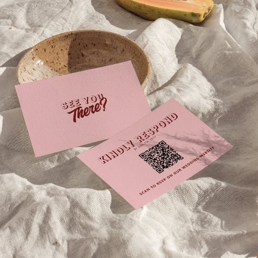 Modern Pink Deep Red Retro Unique QR Code Wedding  RSVP Kaartje
