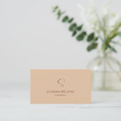 Modern Plain Tan Beige met Monogram- en QR-code Visitekaartje (Staand voorkant)