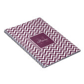 Modern Plum Chevron Pattern Monogram Notitieboek (Rechterzijde)