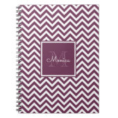 Modern Plum Chevron Pattern Monogram Notitieboek (Voorkant)
