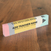 Modern potlood met informatie over leraar en leslo naambordje (Zijkant)