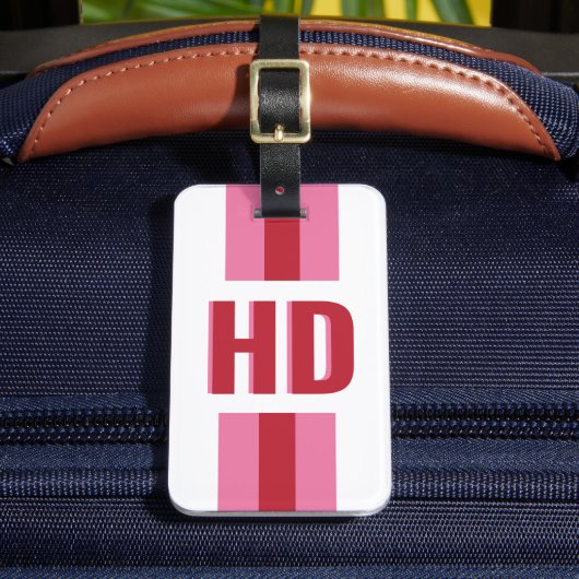 Modern Red and Pink striped Shadow Monogram Travel Bagagelabel (Voorkant Insitu 2)