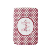 Modern Red and White Scallops Monogram en Naam Badmat (Voorkant Verticaal)