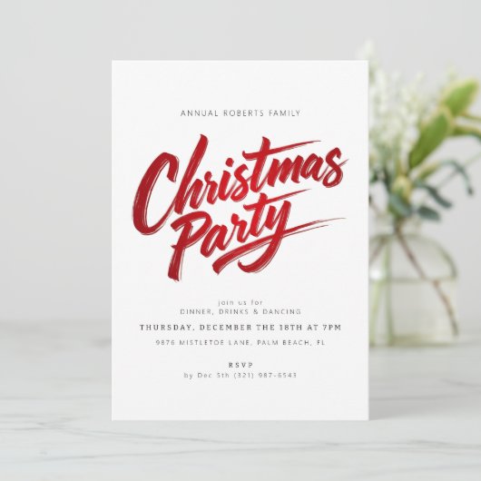 Modern Red Brush Script Kerstfeest Uitnodiging (Staand voorkant)